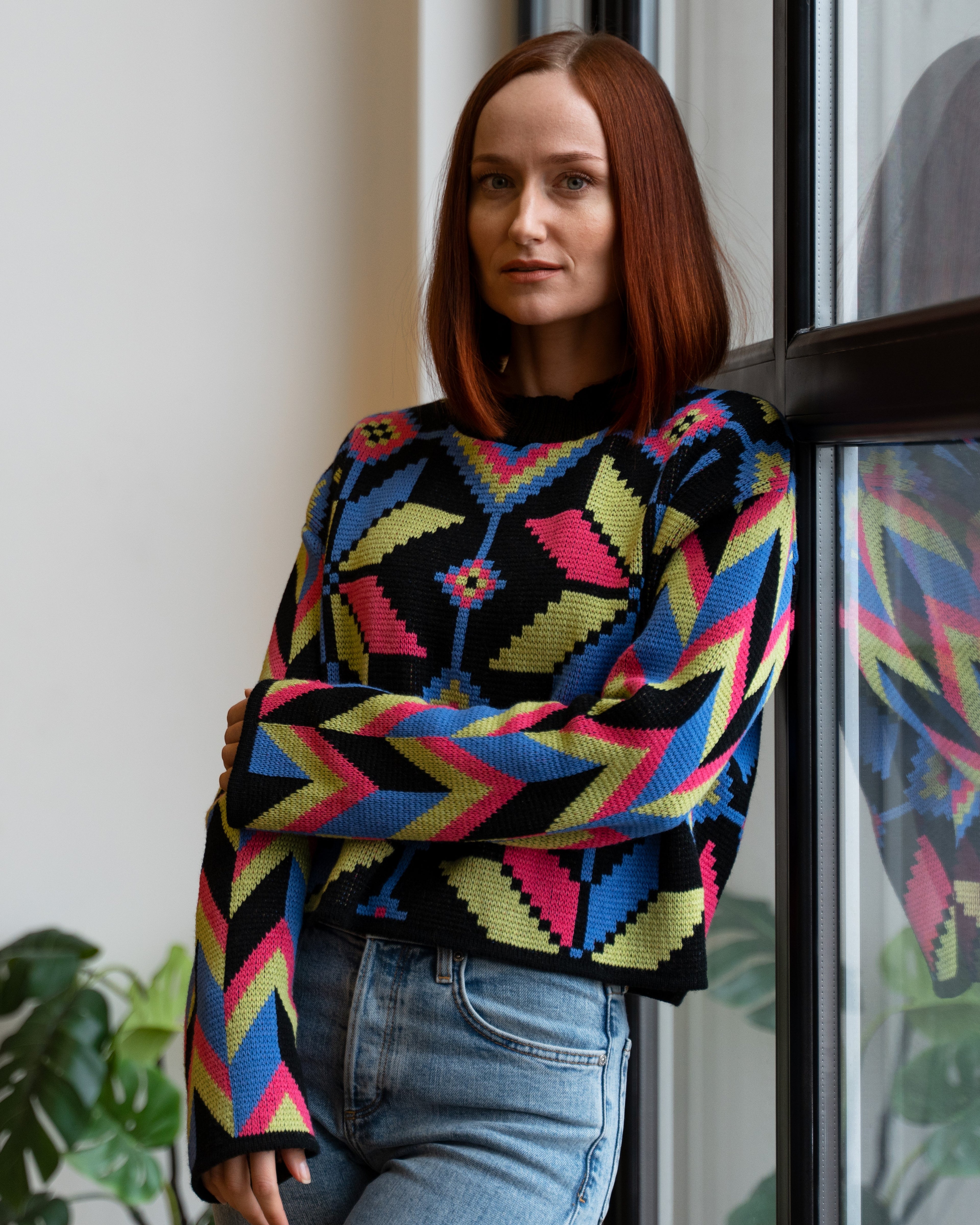 Chroma-Wave Geometric Knit Pullover in Onyx Multi
